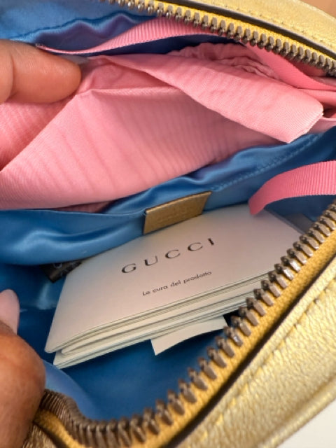 Pre Owned Gucci Leather Metallic Gold & Pink Marmont Chevron Beltbag 85-34" w/ Dust Bag.