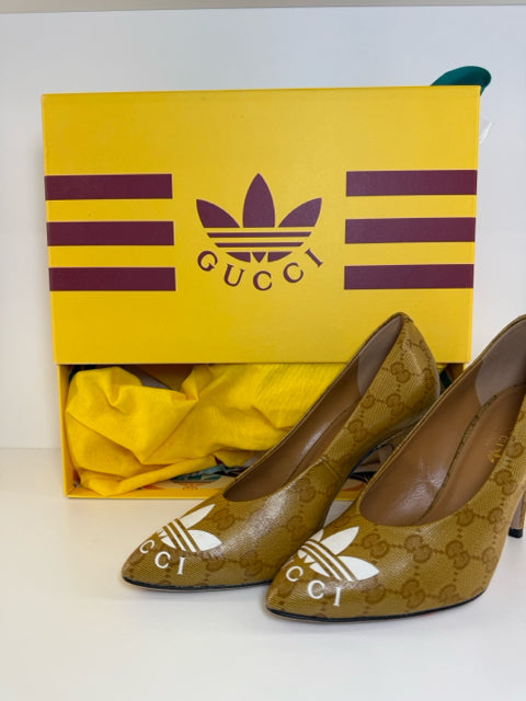 Pre Owned Gucci Pump IN BOX Size 36.5 w 3.75" heel GUCCI X Addidas collab GG