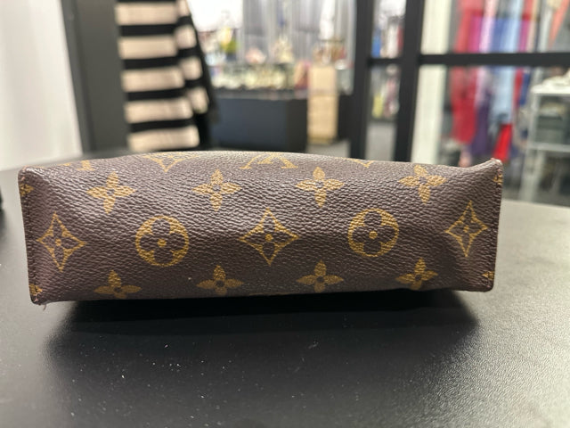 Louis Vuitton Monograms Poche Toilet Cosmetic Case AS-IS