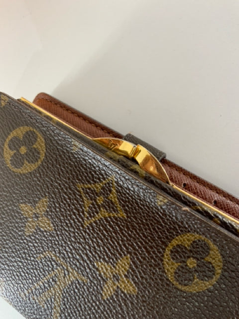 Vintage Louis Vuitton French Style Monogram w/ Coin Section CA0016 Wallet