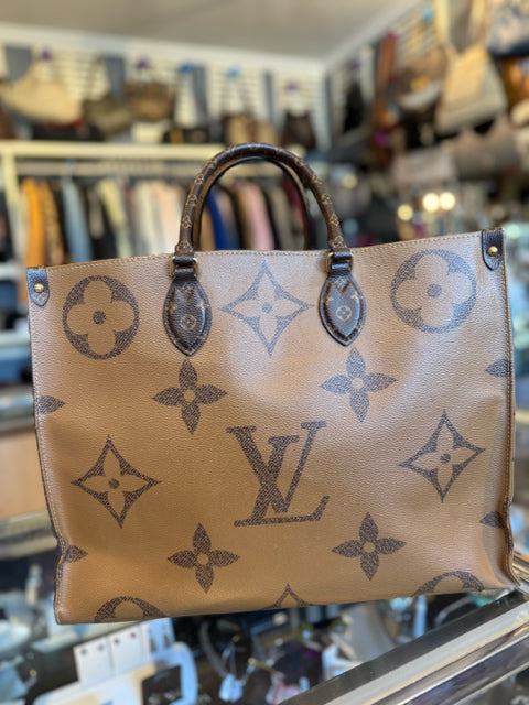 Louis Vuitton Designer On The Go GM Reverse Giant Tote Bag