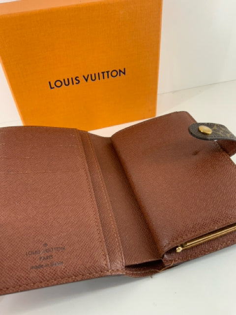 Vintage Louis Vuitton French Style Monogram w/ Coin Section CA0016 Wallet