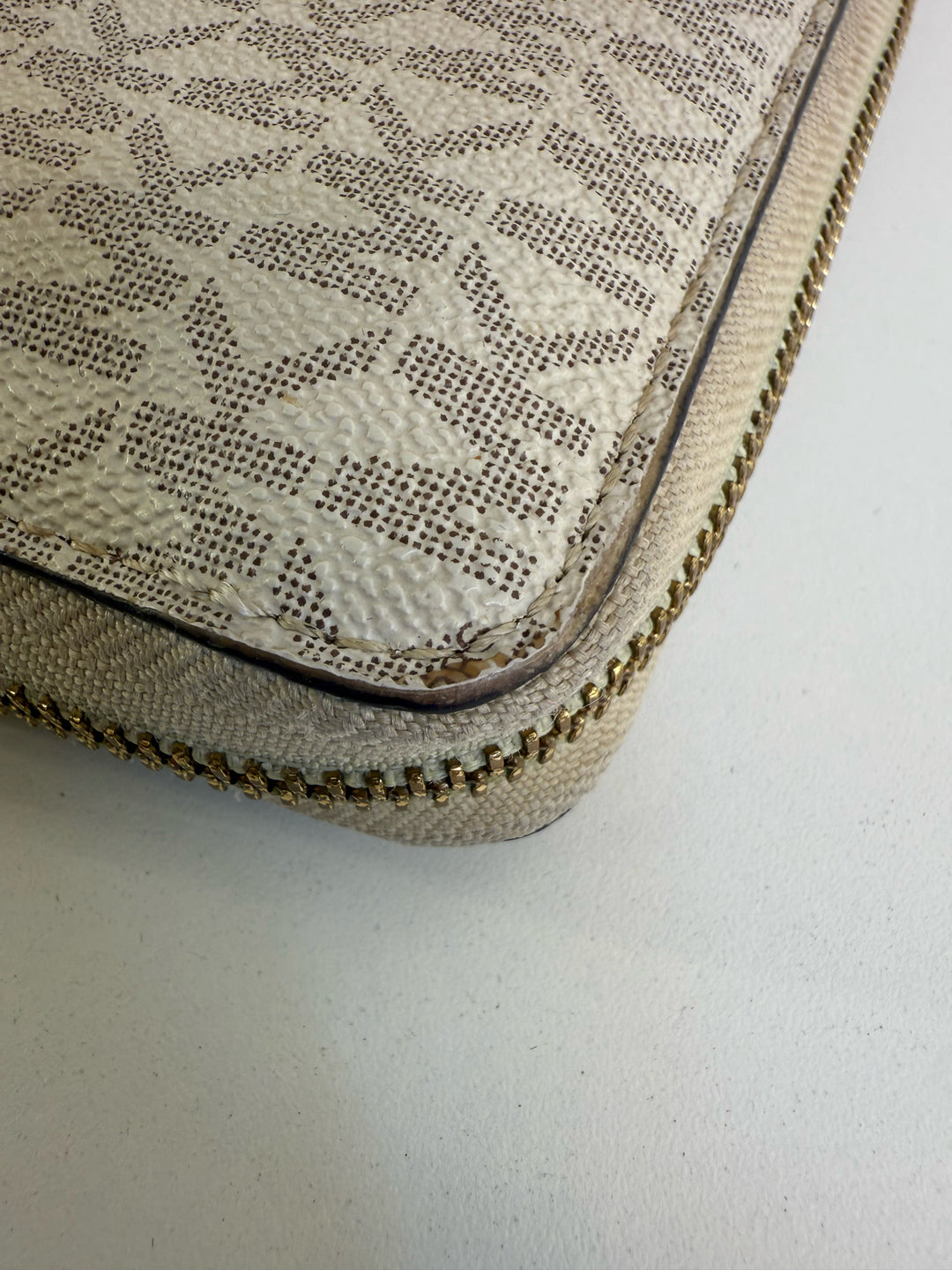 Michael Kors Monogram Zippy Wallet