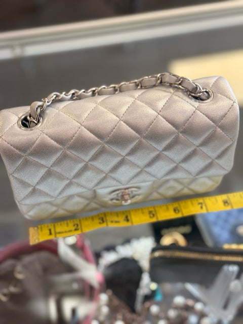 Chanel Silver w/Silver Hardware Quilted Designer HANDBAG