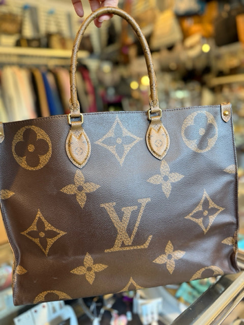 Louis Vuitton Designer On The Go GM Reverse Giant Tote Bag