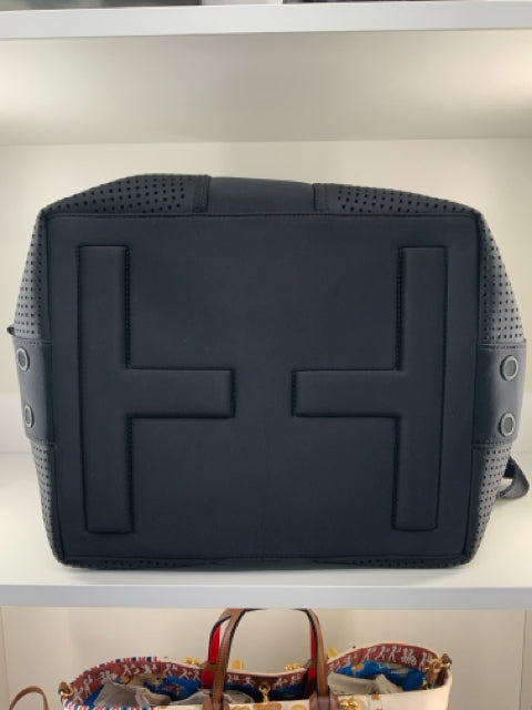 Pre Owned Tory Burch Spirit Chevron sport bag/wristlet Tote Bag.