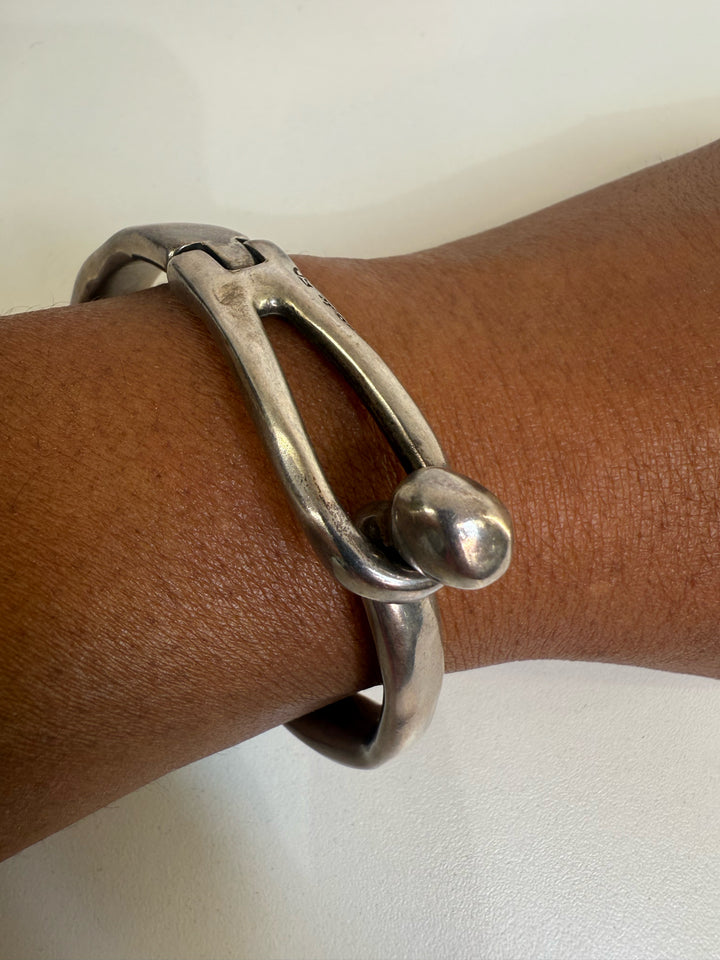 Uno De 50 Bracelet Sping Leaded Ball Eye Closure Bangle