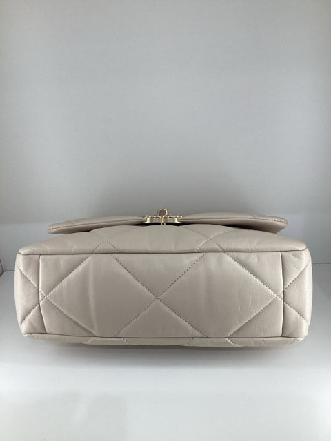 Pre Owned Chanel 19 Medium Flap Bag featuring elegant two-tone hardware and comes with the original dust bag.
