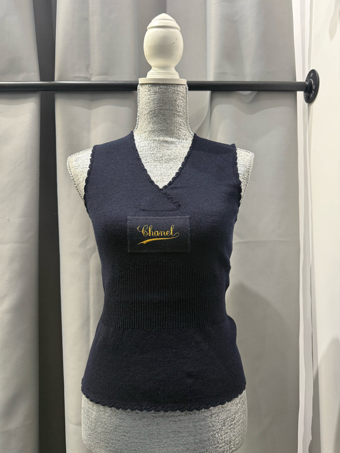 Cardigan 24 Slvless Pullover Vneck w patch Vest Size 36