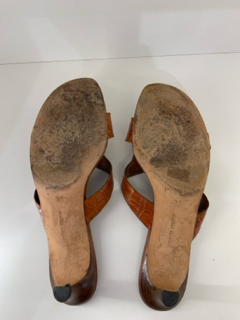 Pre Owned Sz 39 Manolo Blahnik Open-Toe Kitten Heel Shoes featuring a chic crocodile-embossed leather design.