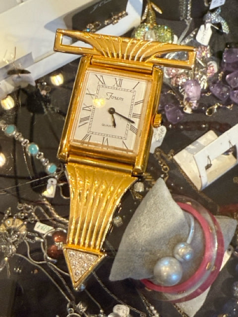 Forum Broach Watch Vintage Look