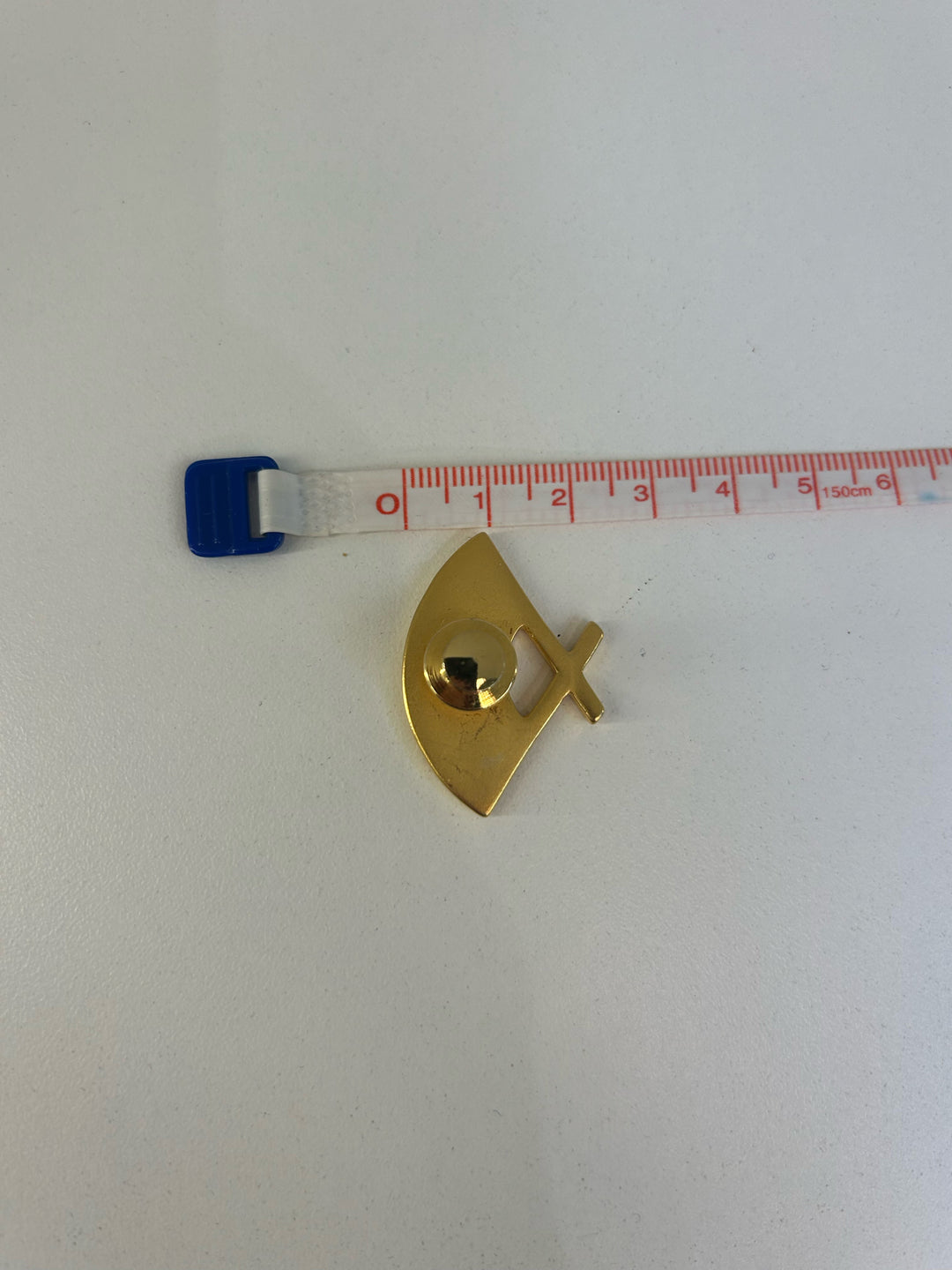 Vintage Matte Gold Open Fan Pin Jewelry
