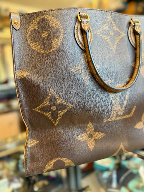 Louis Vuitton Designer On The Go GM Reverse Giant Tote Bag
