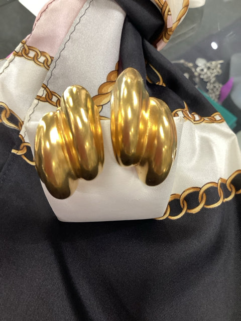 Pre Owned Robert Lee Morris Matte Gold Clip On Earrings