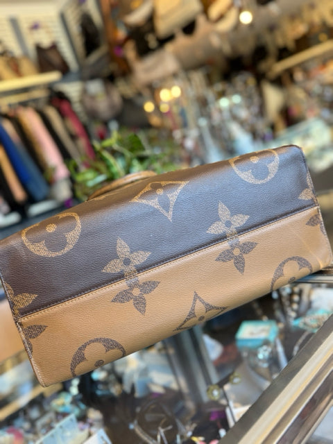 Louis Vuitton Designer On The Go GM Reverse Giant Tote Bag
