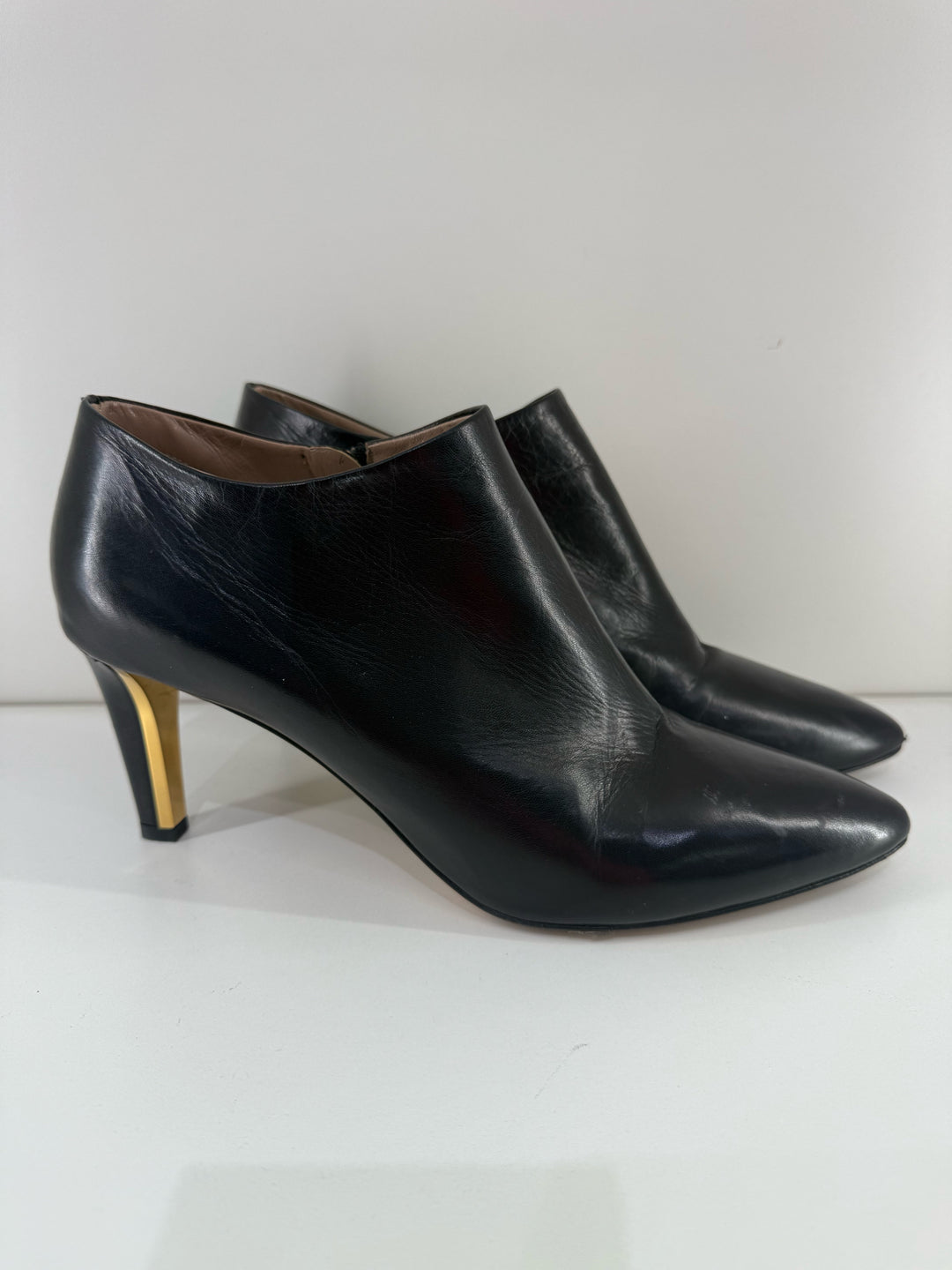Chloe' Chloe Ankle Cut Boot Side Zipper Gold Heel Size 41 Designer Shoes - Leather, Black