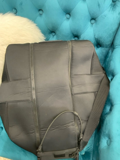 Pre Owned Tory Burch Spirit Chevron sport bag/wristlet Tote Bag.
