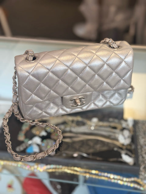 Chanel Silver w/Silver Hardware Quilted Designer HANDBAG