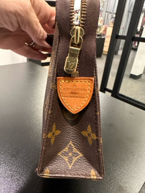 Louis Vuitton Monograms Poche Toilet Cosmetic Case AS-IS