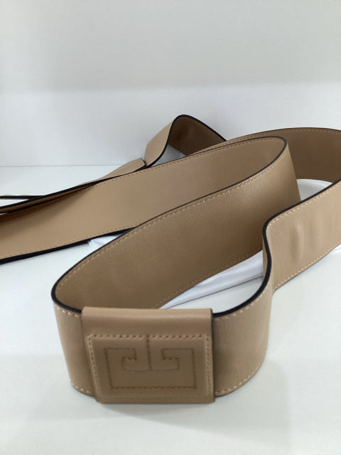 Pre Owned Givenchy Designer leather Belt w dust bag