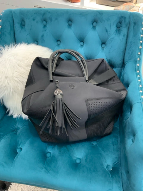 Pre Owned Tory Burch Spirit Chevron sport bag/wristlet Tote Bag.