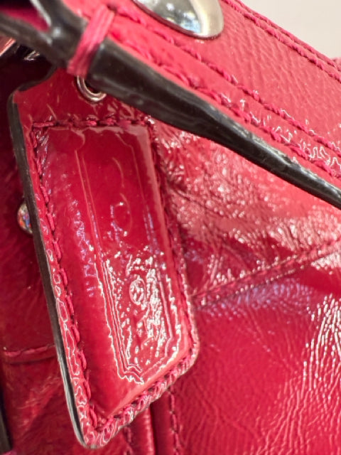 Pre Owned Coach Fuschia Patent Leather Shoulder Bag Purse