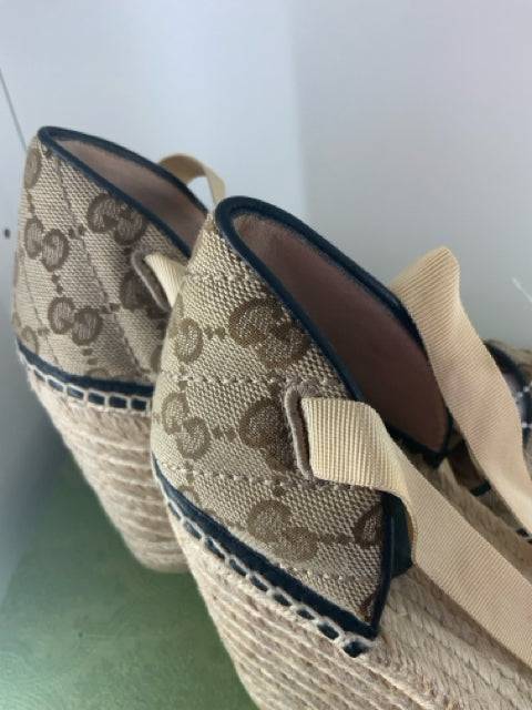 Pre Owned Gucci Sz 39 Tan Canvas Espadrilles Shoe Sandals w/ Box.