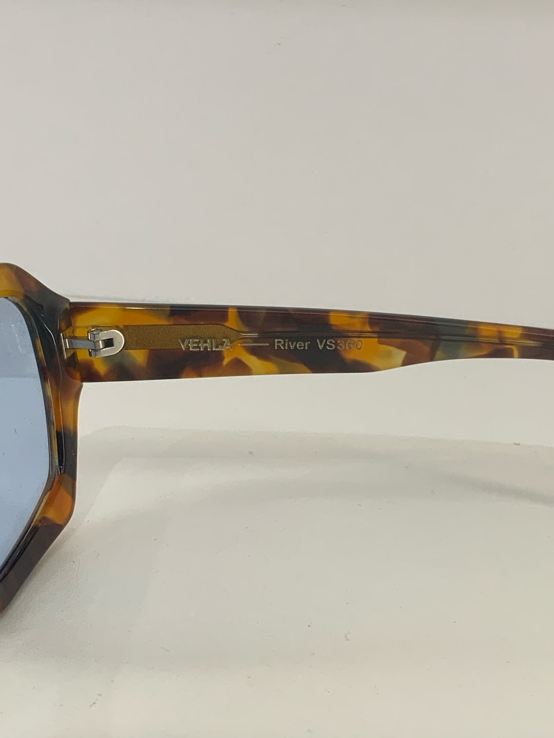 VEHLA Aviator Sunglasses W/ Case
