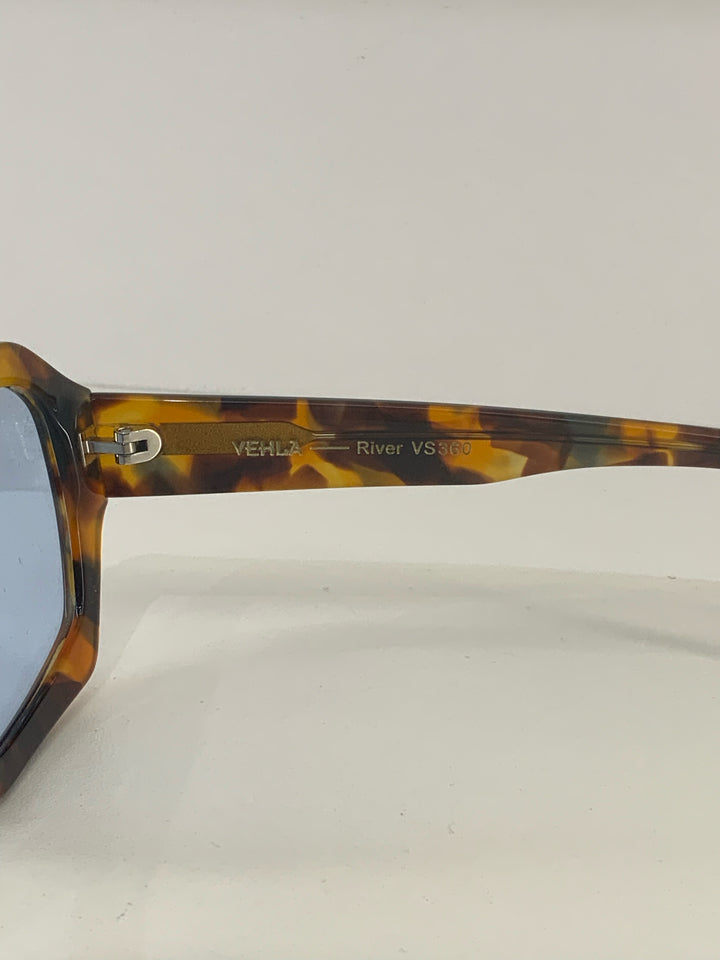 VEHLA Aviator Sunglasses W/ Case