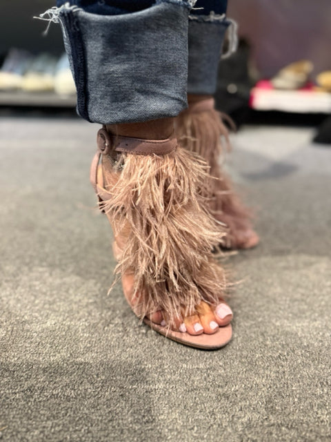 Steve Madden Feather Shoe Sz 9.5 Ankle Strap