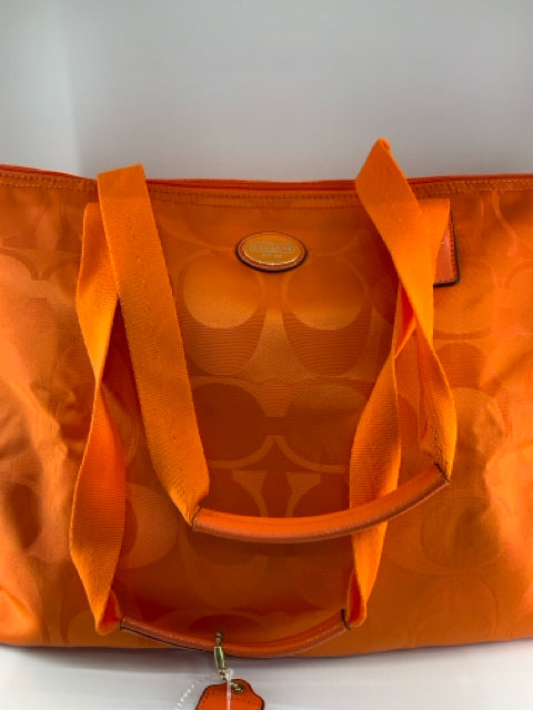 Pre Owned Coach Tote zip top nylon CC print