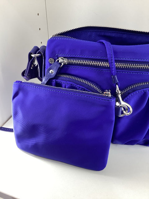Pre Owned Mz Wallace silver hardware w/pouch  w/dustbag Cross Body Bag.