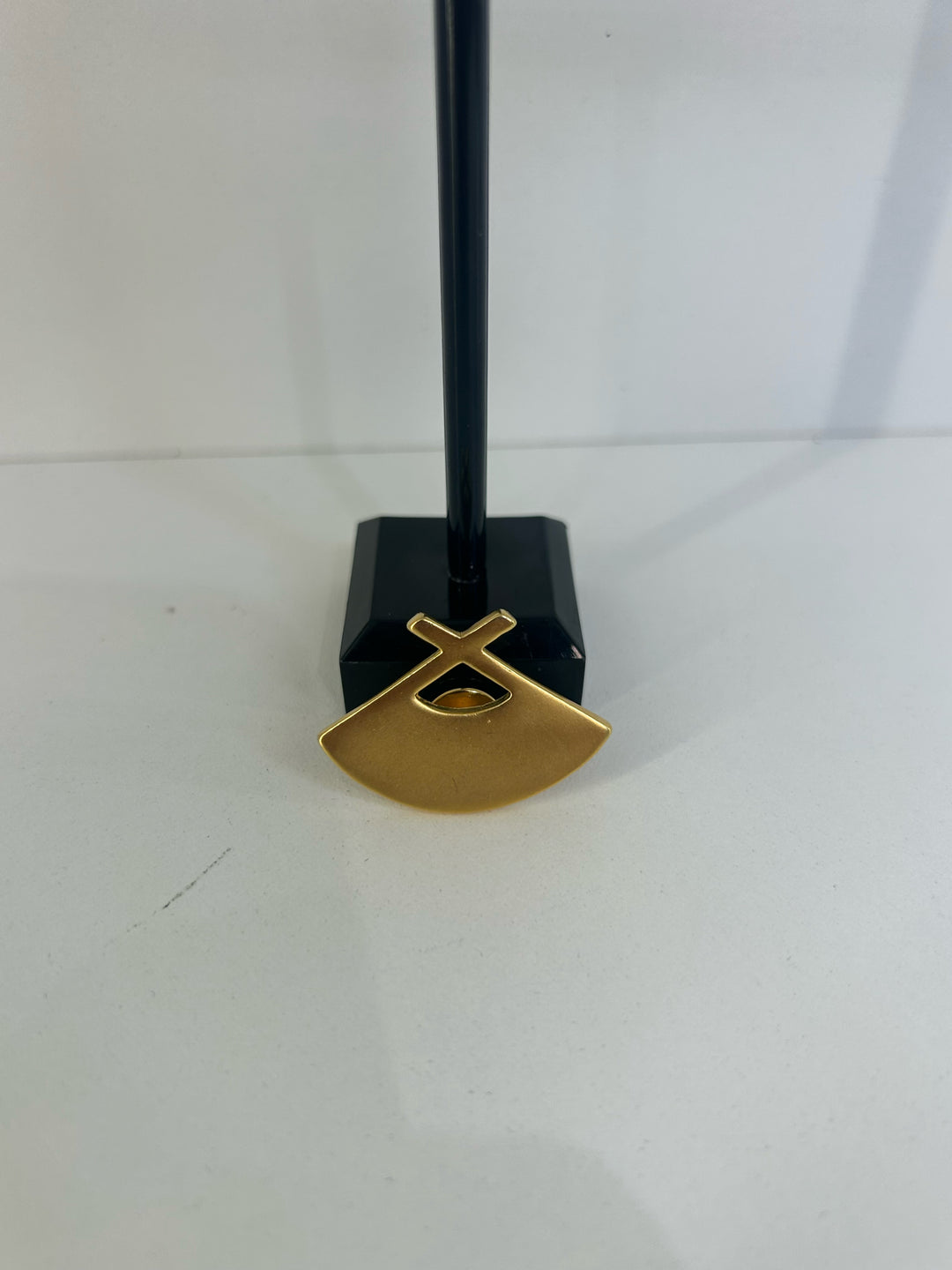 Vintage Matte Gold Open Fan Pin Jewelry