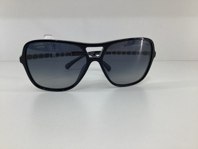 Pre Owned Chanel 5439-Q-A c.622/S8 w Case Sunglasses.