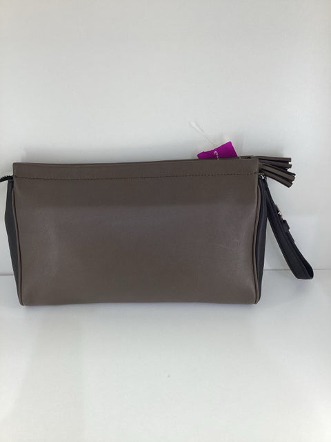 Pre Owned Coach blk/tobacco zippy w/wrist strap Clutch Bag