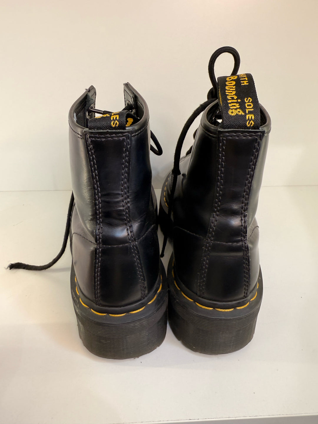 DOC MARTEN Sz 9 Ankle High Platform Boots
