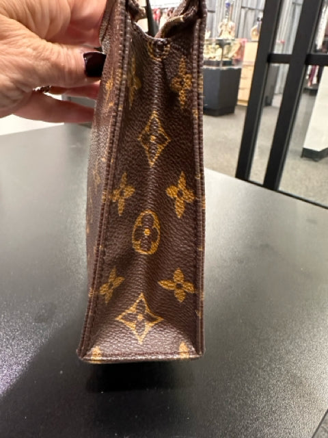 Louis Vuitton Monograms Poche Toilet Cosmetic Case AS-IS