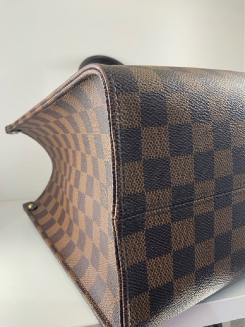 Pre Owned Louis Vuitton OnTheGo MM Designer Hand Bag