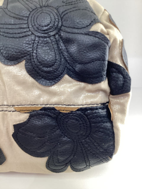 Pre Owned Big Buddha med tote canvas ltr flower cutouts Tote