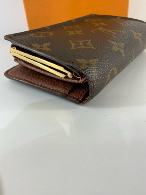 Vintage Louis Vuitton French Style Monogram w/ Coin Section CA0016 Wallet