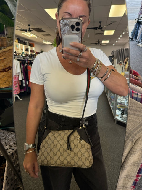 Pre Owned Gucci Coated Canvas Emblem Small Shoulder Crossbody Strap Designer Bag