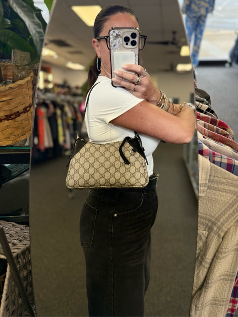 Pre Owned Gucci Coated Canvas Emblem Small Shoulder Crossbody Strap Designer Bag