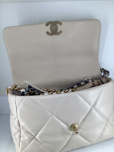 Pre Owned Chanel 19 Medium Flap Bag featuring elegant two-tone hardware and comes with the original dust bag.