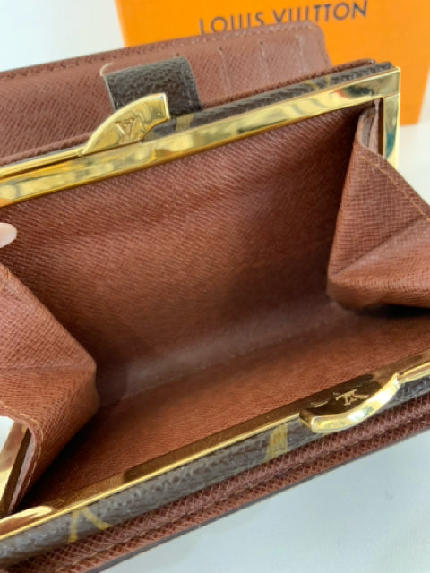 Vintage Louis Vuitton French Style Monogram w/ Coin Section CA0016 Wallet