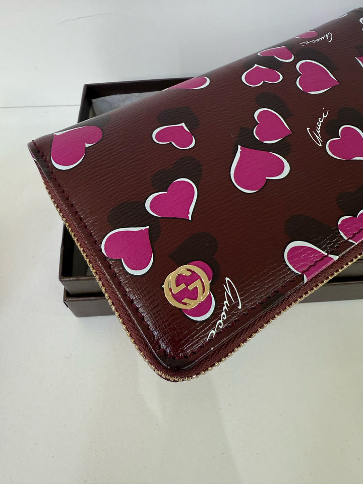 NIB Gucci Zipper w/ Pink Hearts Wallet