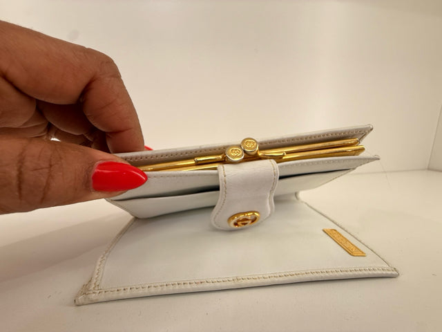 Vintage Gucci White Leather w/ Gold Hardware GG Logo Designer Wallet
