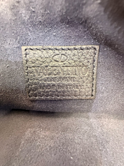 Pre Owned Valentino Black Leather Rockstud Pouch Designer Bag