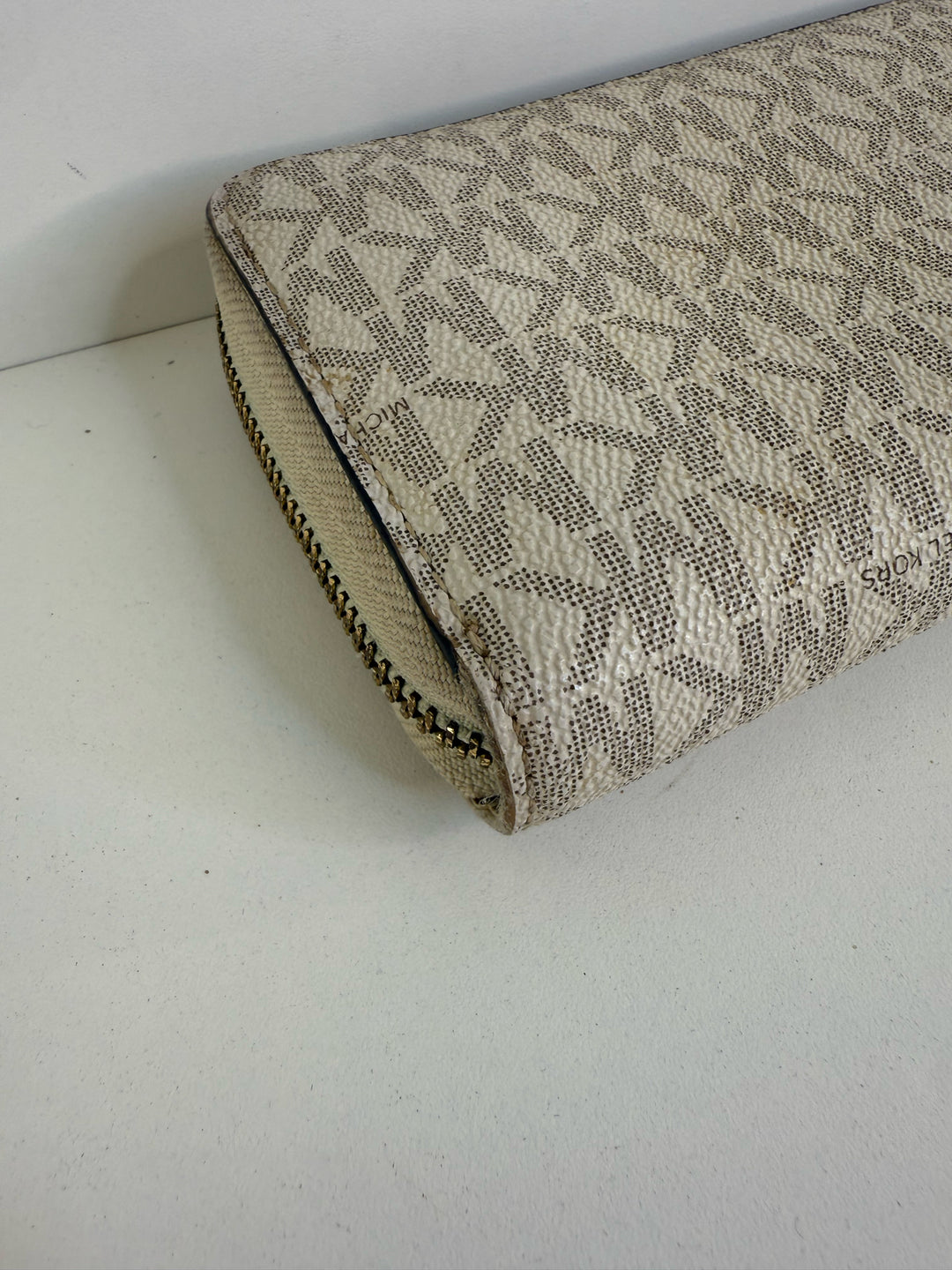 Michael Kors Monogram Zippy Wallet