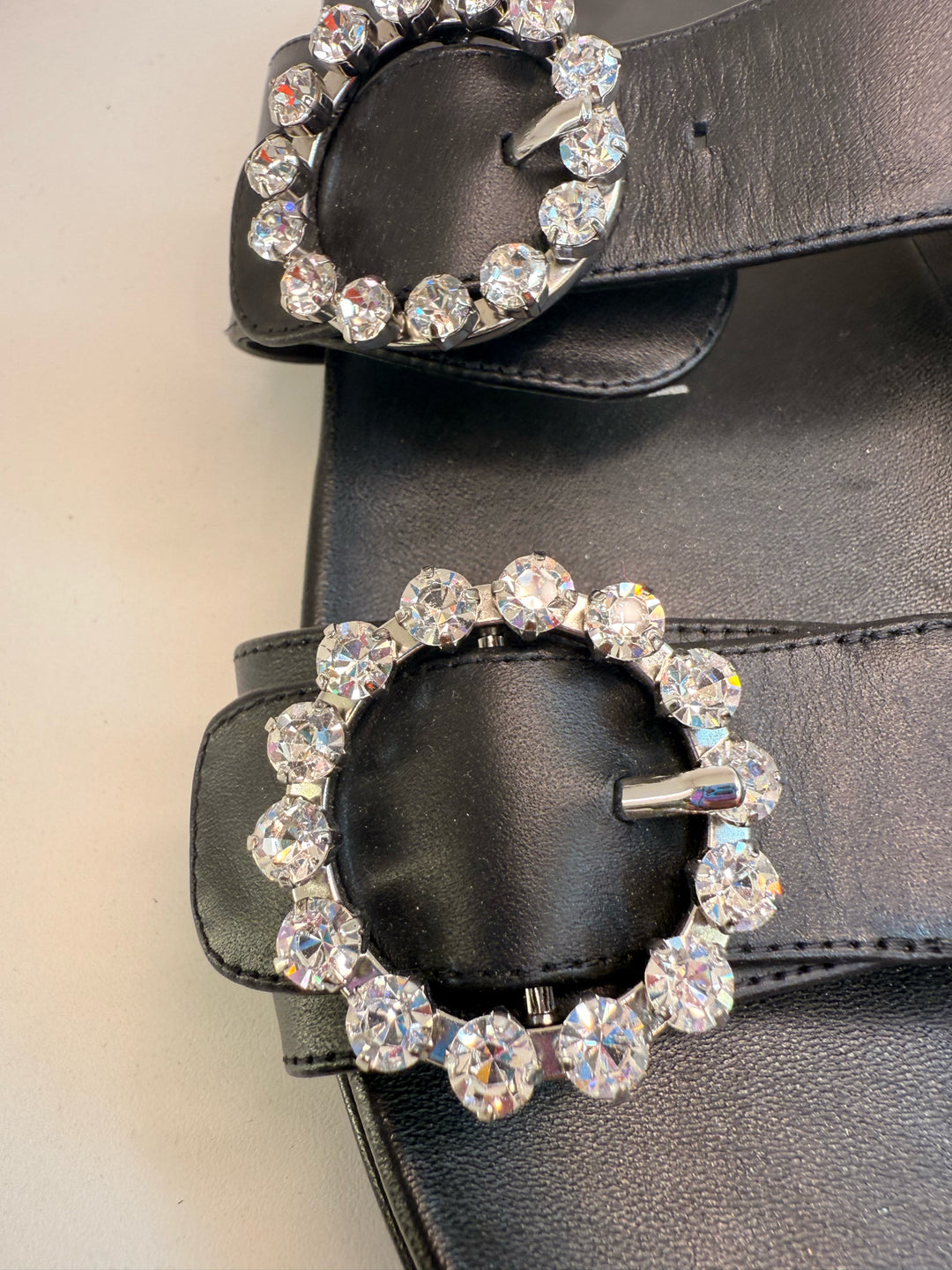 Stuart Weitzman Black Sandals Round Diamond Emb Sz 8