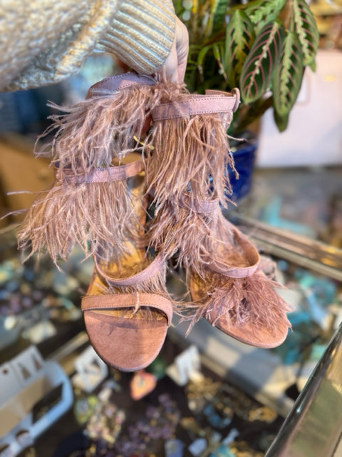 Steve Madden Feather Shoe Sz 9.5 Ankle Strap